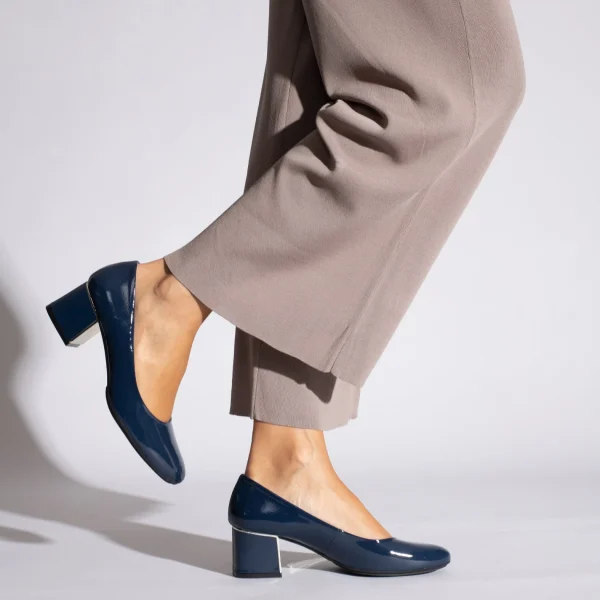 MiMaO ShopOnline URBAN DAME – Chaussure En Cuir Verni à Talon Moyen BLEU MARINE en ligne 7