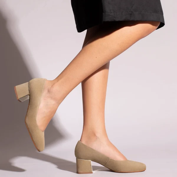 Satisfait ou Remboursé MiMaO ShopOnline FEMME – Escarpins Talon Moyen Et Bout Carré TAUPE 7