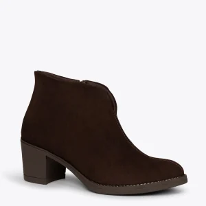 Distributeur Officiel MiMaO ShopOnline BASIC – Bottines MARRON Basiques à Talon Large Et Décolleté En V 15