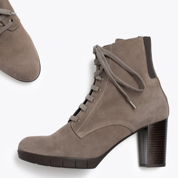 Livraison gratuite MiMaO ShopOnline LACETS – Botte à Lacets TAUPE Avec Talon 4